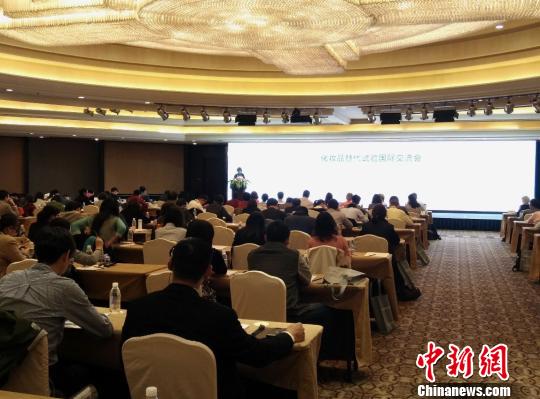 圖為10月31日，化妝品替代試驗國際交流會在杭州召開。　黃晶晶　攝